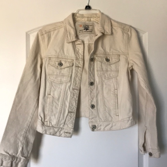 Zara Jackets & Blazers - Off white Zara denim jacket. Excellent condition.